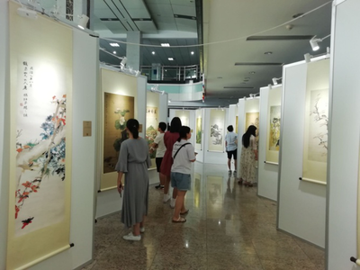 我校圖書館舉辦“智慧藝術進校園”--中外名畫展活動
