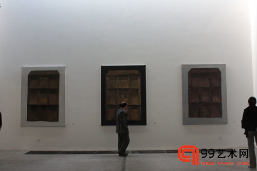 楊柳個(gè)展今日在北京現(xiàn)在畫廊開(kāi)幕